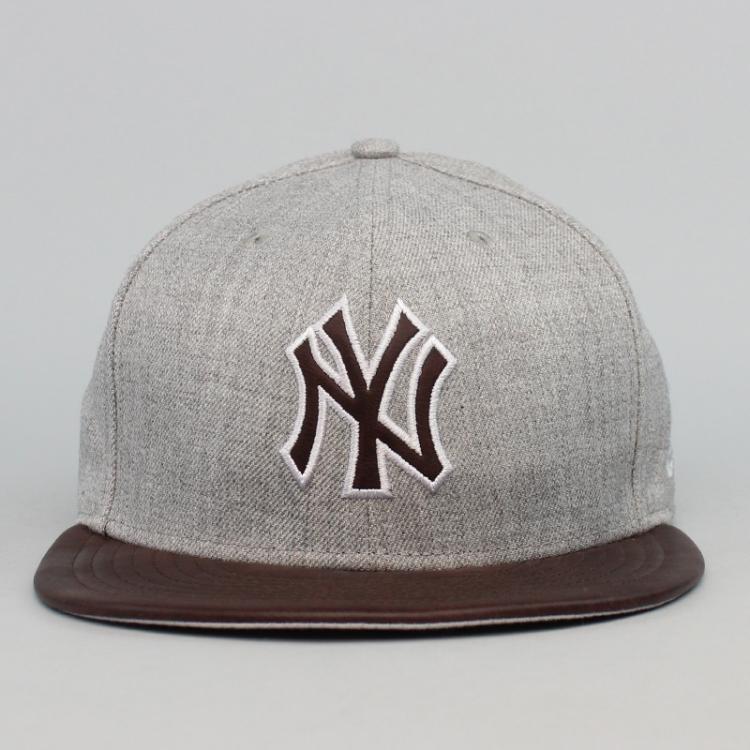 Boné New Era 9FIFTY Strapback New York Yankees Cinza Aba Couro
