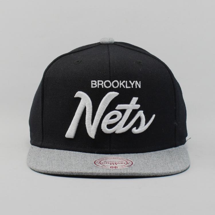 Boné Mitchell & Ness Snpaback NBA Brooklyn Nets Preto