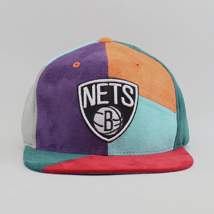 Boné Mitchell & Ness Snpaback Brooklyn Nets Multicolor