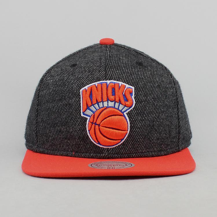 Boné Mitchell & Ness NBA Snapback New York Knicks Cinza