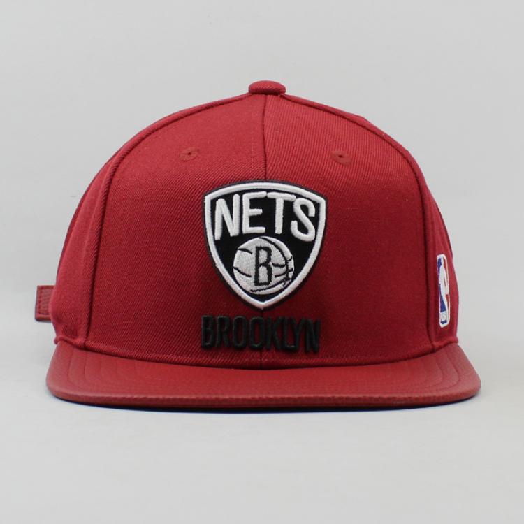 Boné Adidas NBA Strapback Brooklyn Nets Bordo