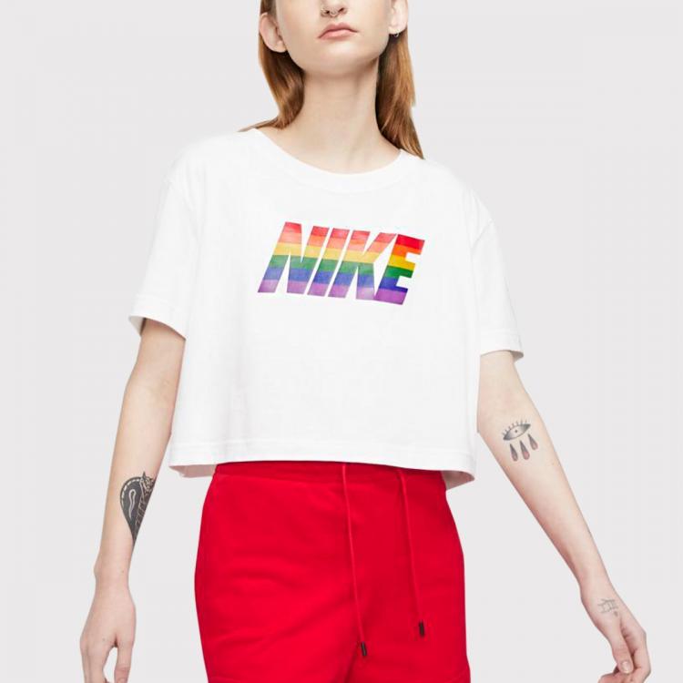 Camiseta Nike Sportswear Cropped Betrue Feminina