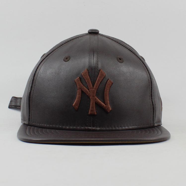 Boné New Era Strapback MLB Leather New York Yankees Preto